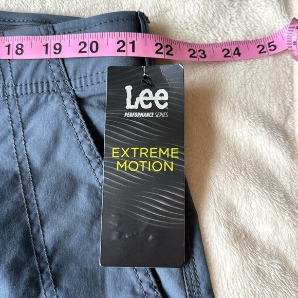 Men’s Lee Performance Series Extreme Motion Cargo shorts - size 42 blue/gray NWT - Picture 3 of 11